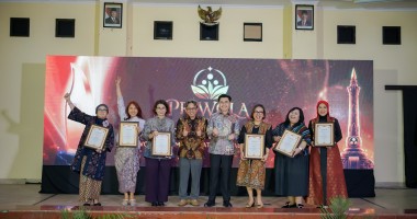 Para Pemenang Berbagai Perspektif di Panggung Penghargaan PRIWOLA 2026