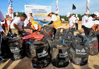 Dorong Kesadaran Lingkungan Pesisir, BNI Gelar Aksi Bersih Pantai Mertasari Bali