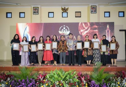 44 Pemimpin Perempuan Komunikasi Indonesia Mendapat Anugerah PRIWOLA 2026