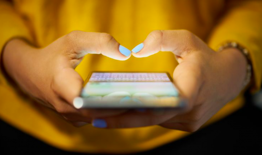 Pentingnya Komunikasi Kesantunan dan Fenomena Disinhibisi di Ruang Virtual 