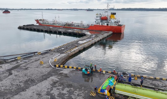 PTP Nonpetikemas Bengkulu Perdana Operasikan Layanan Drop Tank untuk Curah Cair