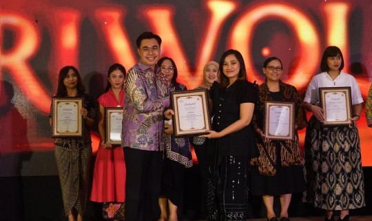Fiona Sari Utami Sekretaris Perusahaan PTP Nonpetikemas Raih Penghargaan PRIWOLA 2026