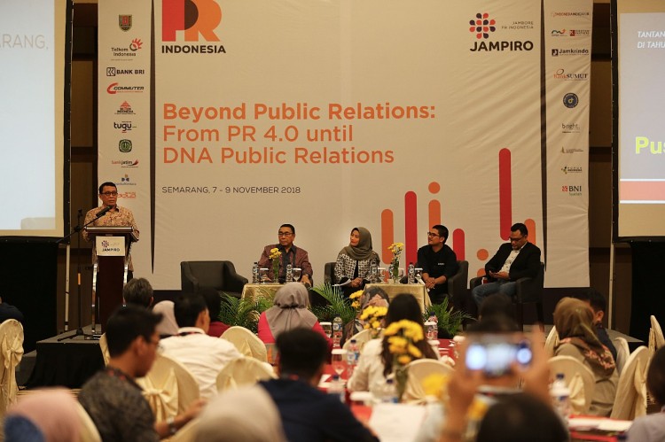 Kenali Enam Tantangan PR di Tahun Politik