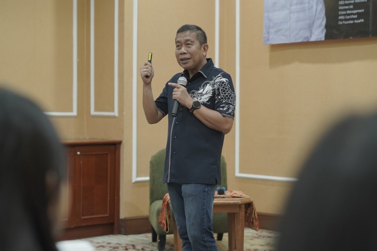 Praktisi PR Harus Cermat Agar Tidak Terjebak “Shadow Boxing”