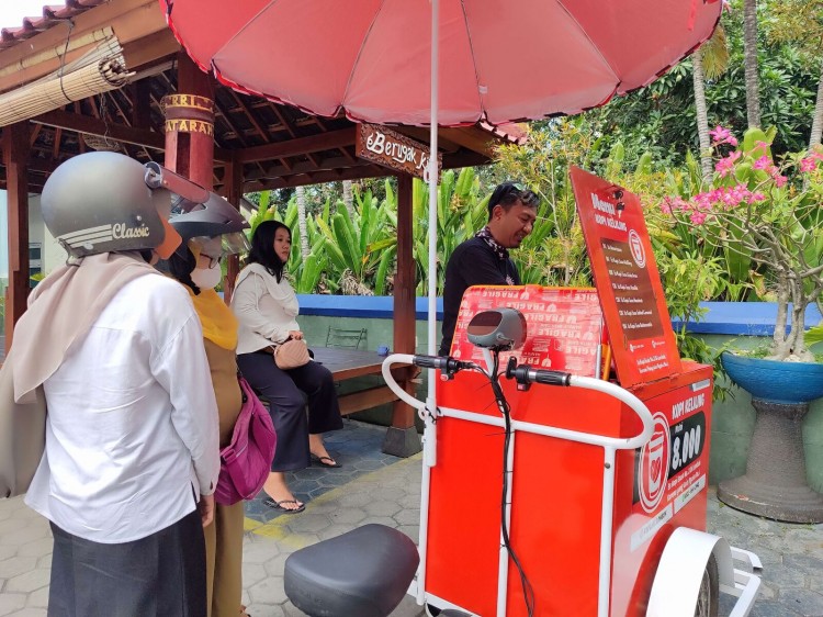 Komunikasi Digital dan Media Sosial di Tengah Tren Pedagang Keliling Kekinian
