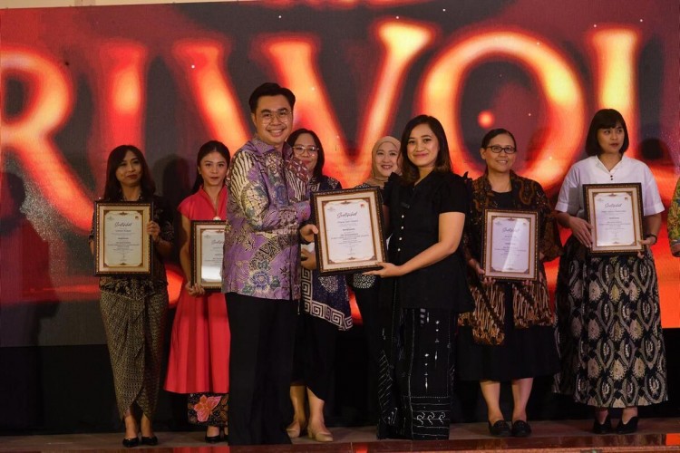 Fiona Sari Utami Sekretaris Perusahaan PTP Nonpetikemas Raih Penghargaan PRIWOLA 2026