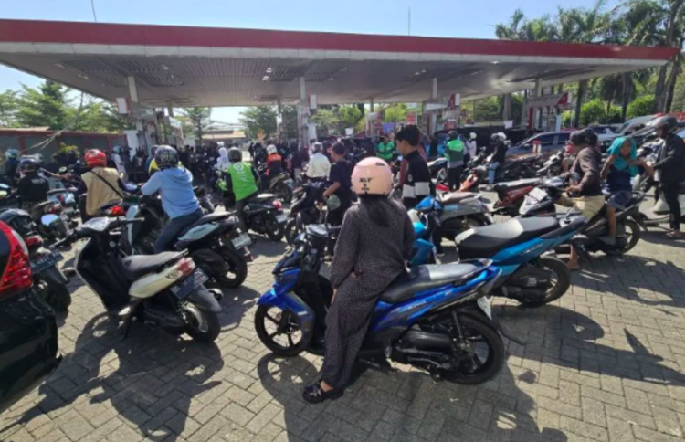 Menyoal Komunikasi Krisis Kelangkaan BBM di Makassar 