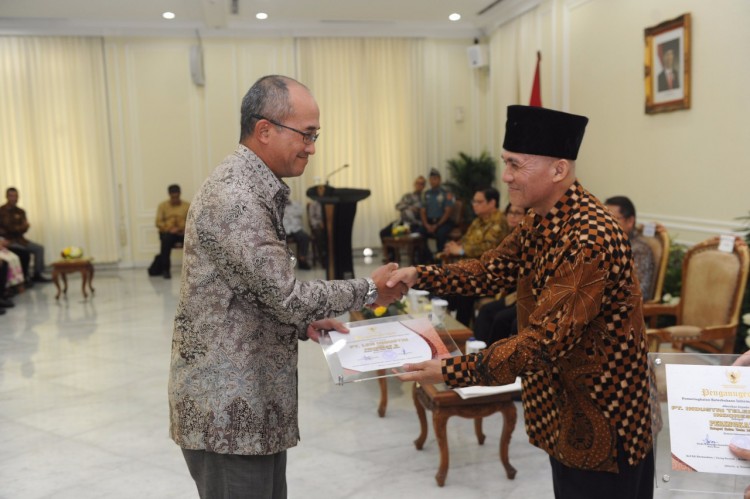 Len Industri Raih Penghargaan Keterbukaan Informasi Publik 2017