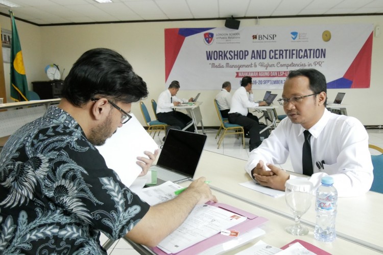 Sertifikasi Humas Bagi Petinggi Pengadilan