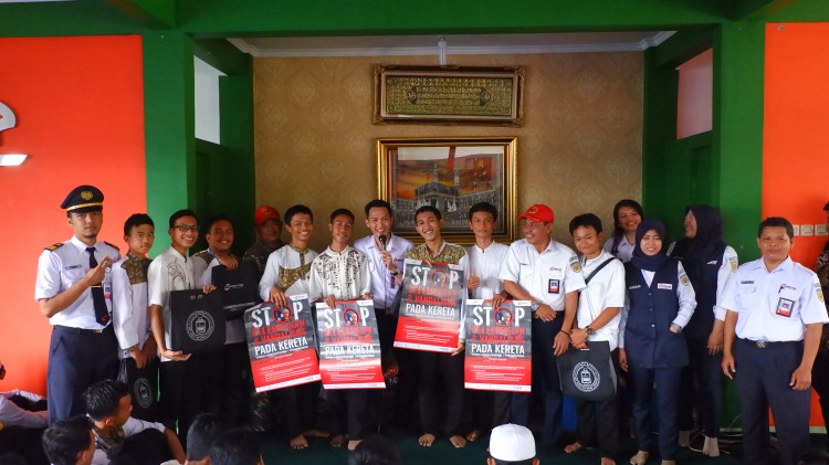 Milenial KCI Edukasi Etika Bertransportasi