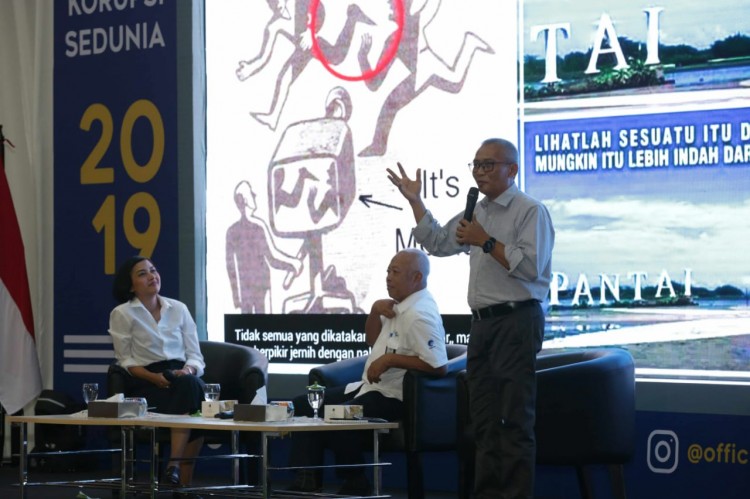 Hukum “Api Unggun” di Medsos