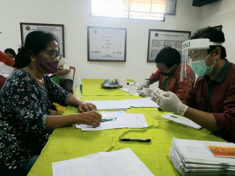 Di Tengah Pandemi, BNI Tetap Salurkan Bansos