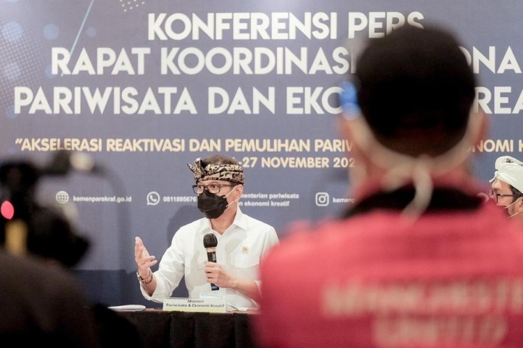  Menparekraf Tekankan Pentingnya Kolaborasi untuk Membuka Kembali Destinasi Wisata 