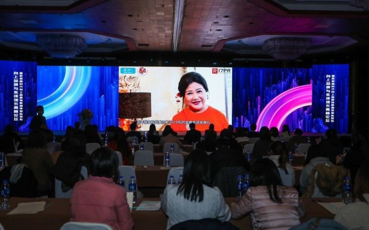 Prita Kemal Gani Raih Penghargaan di the Golden Flag Awards