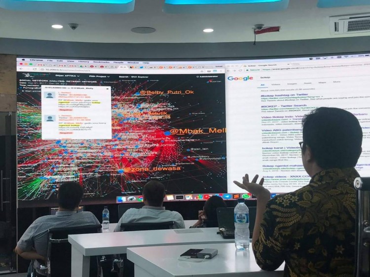 Perang Melawan Hoaks: Waspadai Konspirasi