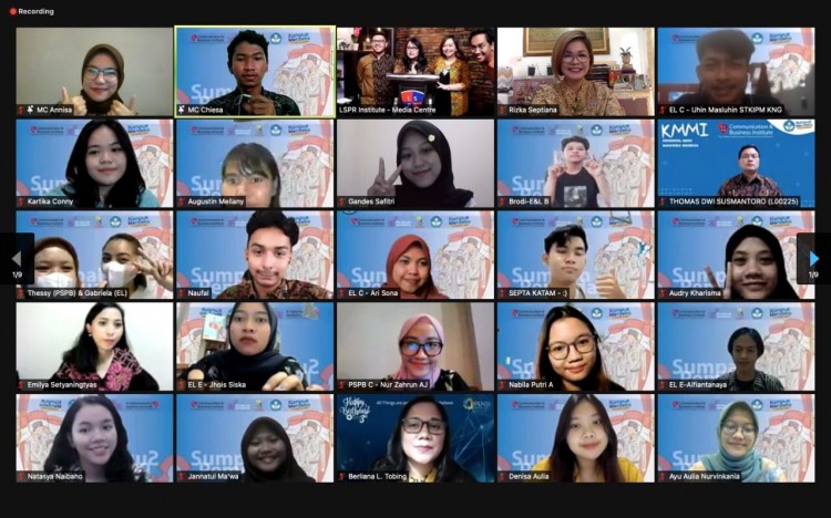Ratusan Mahasiswa Lulus KMMI LSPR