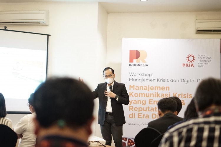 Urgensi Menghimpun Dukungan Publik