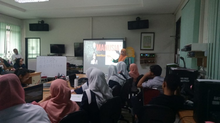 Manajemen Komunikasi bagi Akademisi