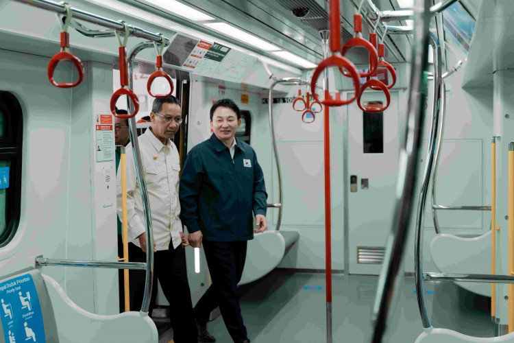  Kunjungan Kerja Kementerian Agraria, Infrastruktur, dan Transportasi Korea Selatan dan Pj Gubernur DKI Jakarta ke Fasilitas Layanan LRT Jakarta