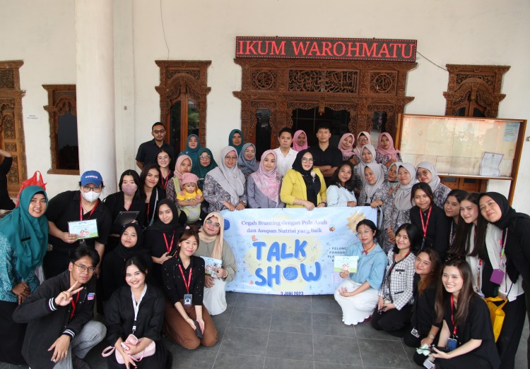 Upaya Mewujudkan Desa Bebas Stunting, Mahasiswa LSPR Luncurkan Buku Saku Cegah Stunting di Desa Sindangmulya