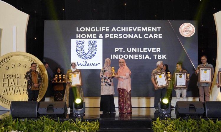 Unilever Indonesia Raih Dua Penghargaan LPPOM MUI Halal Awards 2023