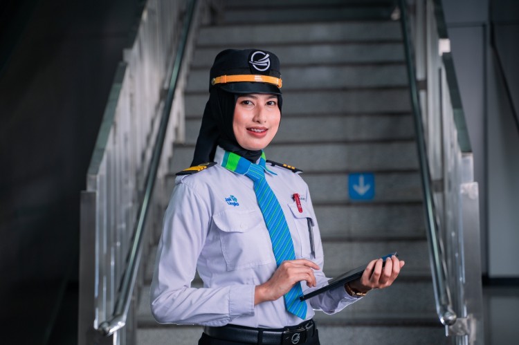 Diyas, Masinis Perempuan PT LRT Jakarta: Antara Cita dan Negara