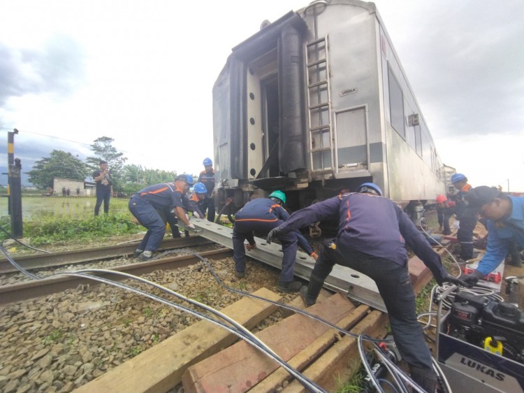 Intip Respons KAI Menghadapi Kecelakaan Kereta di Bandung