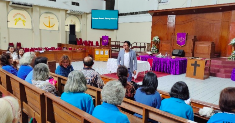 UKI Sosialisasikan Komunikasi Asertif dan Efektif bagi Orang Tua 