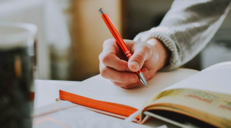 4 Saran dari Praktisi Komunikasi Profesional untuk Tingkatkan “Skill” Menulis  