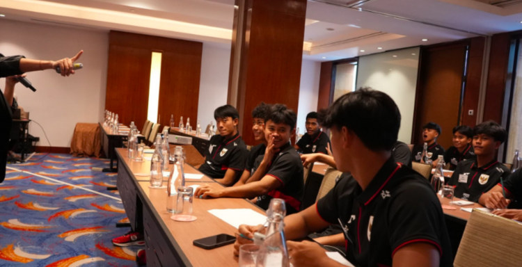 Timnas Indonesia U-17 Mendapat Pelatihan Komunikasi dan Media Sosial