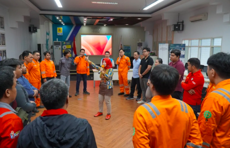 Peningkatan Kualitas Layanan PLN IP UBP Tello Melalui Pelatihan Komunikasi Internal