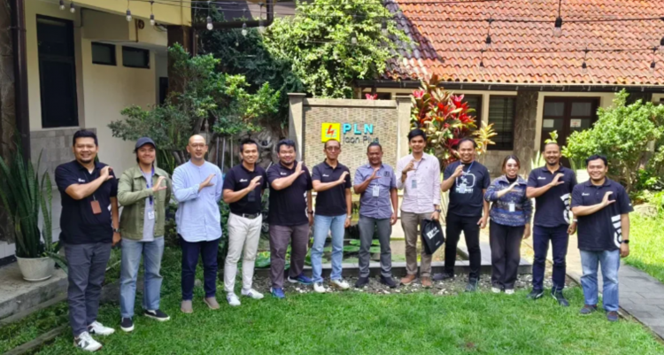 PLN Icon Plus SBU Jabar Berbagi Pemahaman Soal Energi Hijau Lewat “Media Visit”