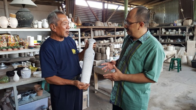 Turunkan Angka Pengangguran, Warga Kampung Purbayan Buat Keramik 