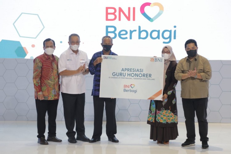 Ribuan Guru Honorer Indonesia Memperoleh Apresiasi BUMN