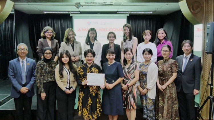 London School Centre for Autism Awareness Menerima Donasi dari Istri-istri Diplomat di Misi Jepang untuk ASEAN